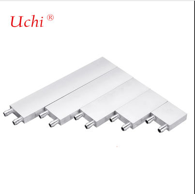 Um sistema de radiador de resfriamento de água líquida com uma cabeça de absorção de calor de prata