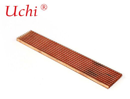 Um dissipador de calor com barbatana dobrada de cobre aproveita a condutividade térmica superior do cobre